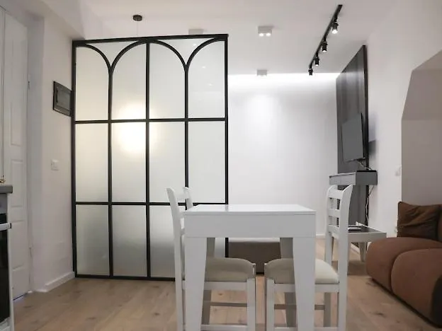 Center Apartment Tiran 0*,