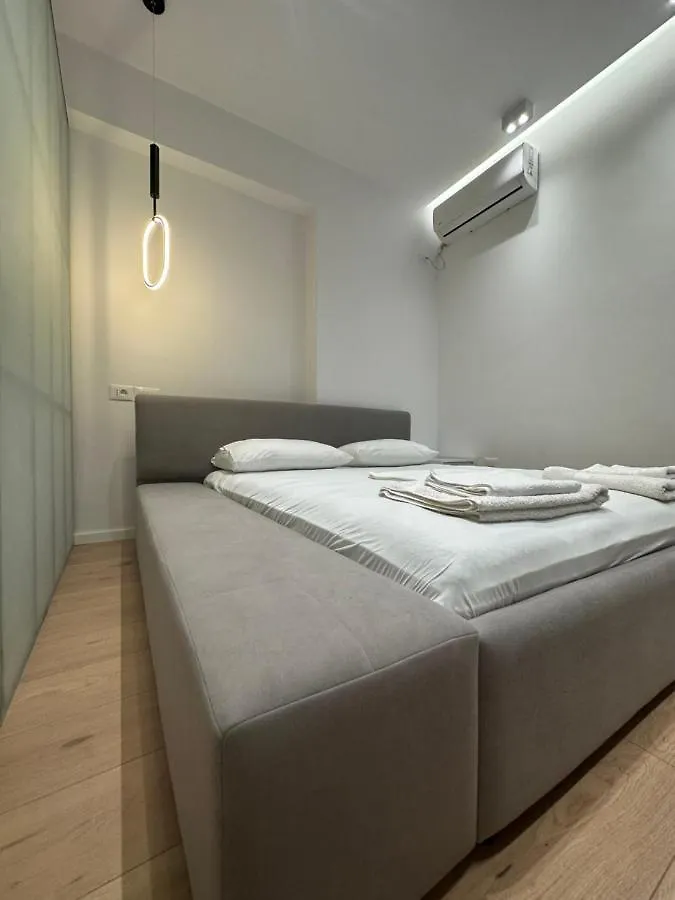 Center Apartment Tiran